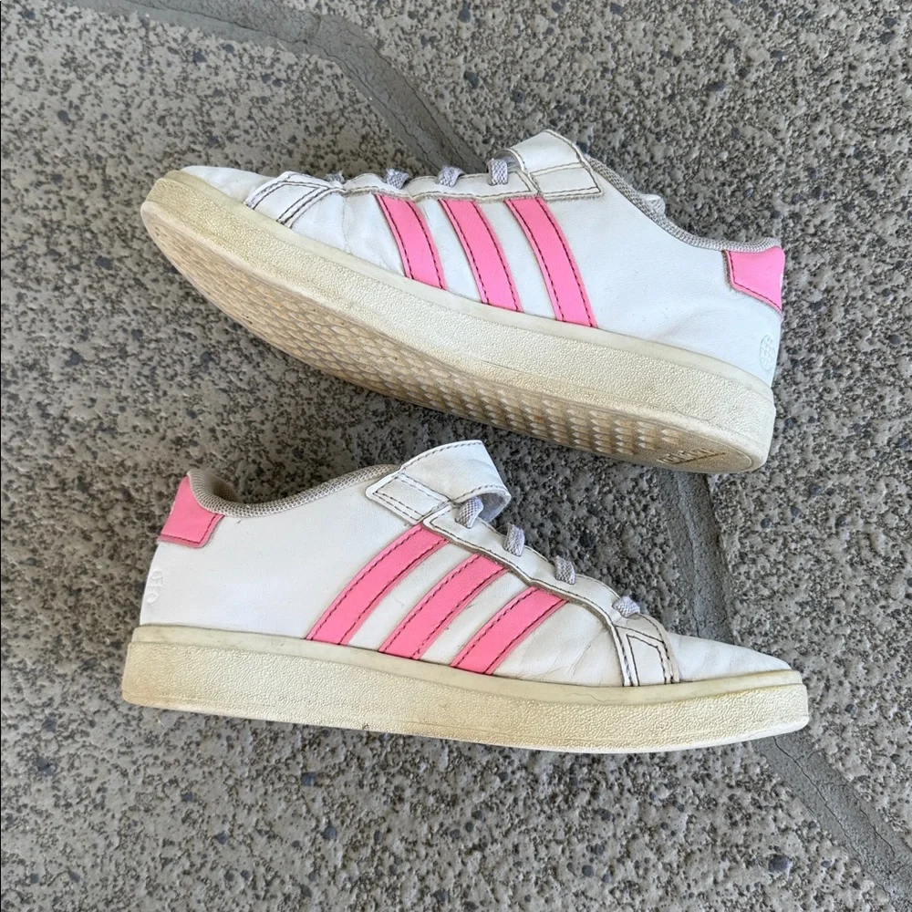 Adidas x Disney white pink Minnie Mouse friends lace up sneakers size 2